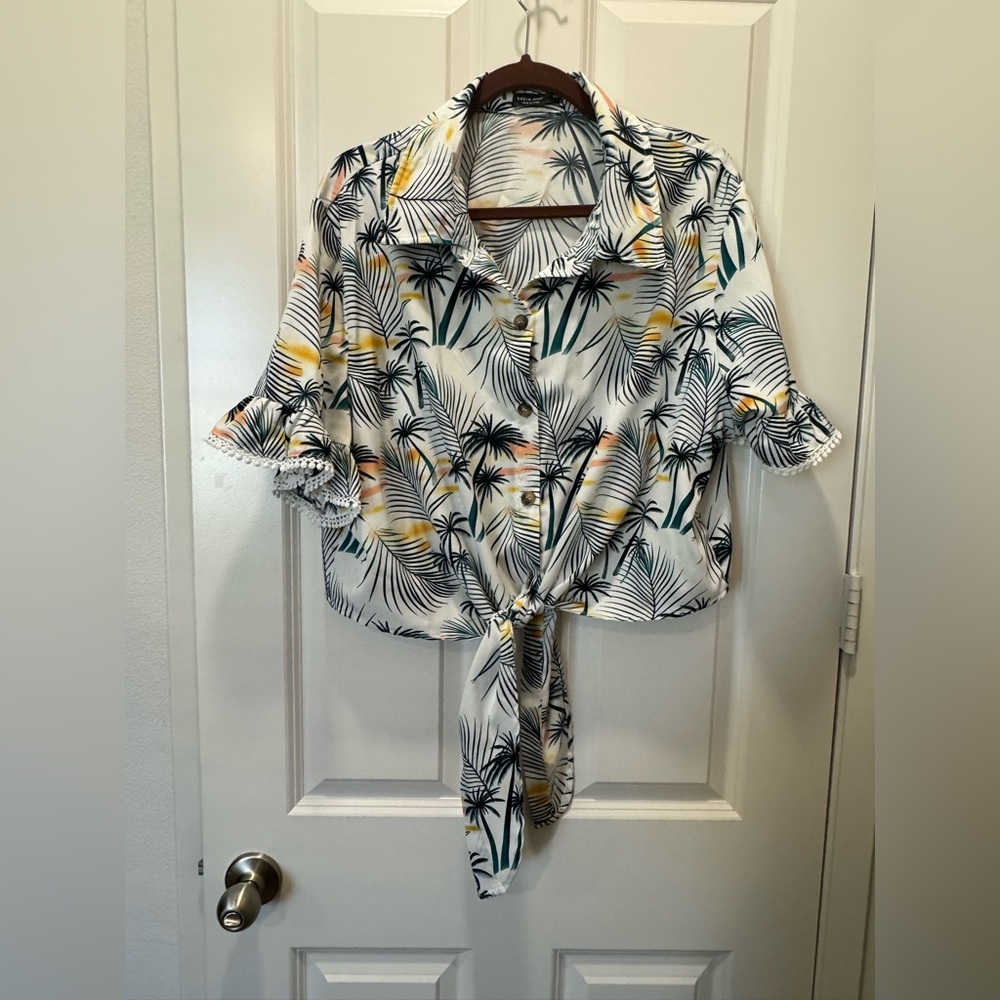 Tropical Print Tie-Front Cropped Blouse